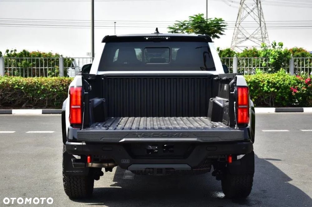 Toyota Tacoma - 13