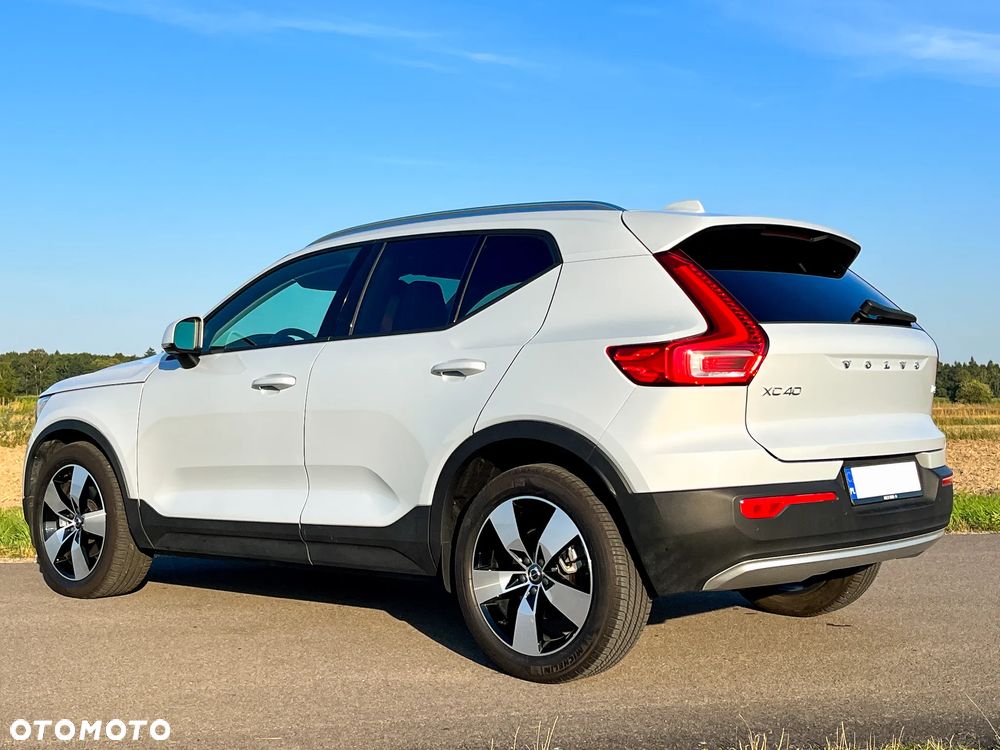 Volvo XC 40 T5 AWD Geartronic Momentum - 4