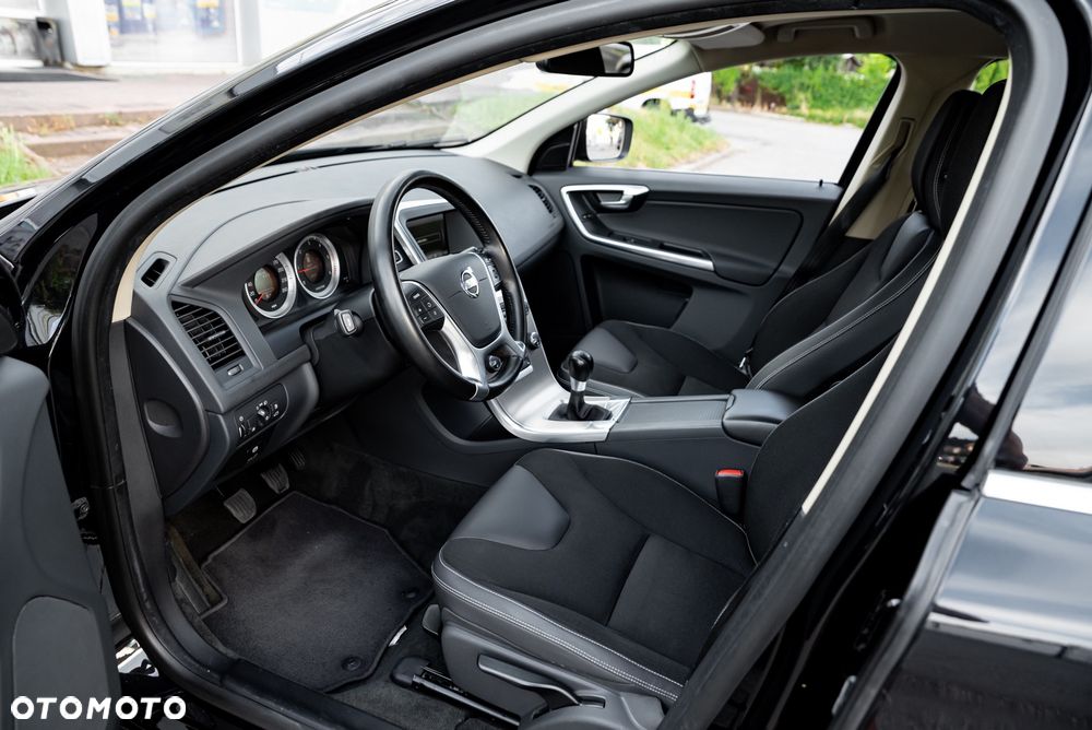 Volvo XC 60 D5 AWD Momentum - 16