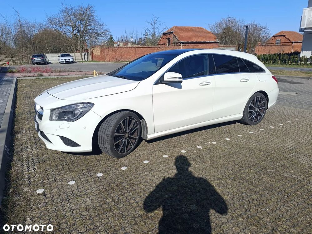 Mercedes-Benz CLA 180 7G-DCT Orange Art Edition - 2