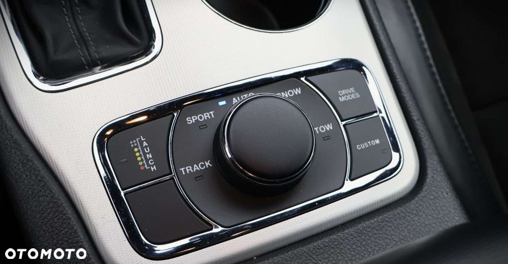 Jeep Grand Cherokee - 32