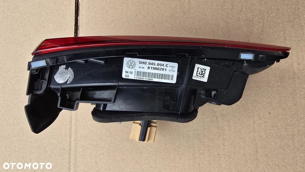 Volkswagen Golf VIII Hatchback HB 20- Lampa Tył Prawa w Klapę Led IDEAŁ Oryginał - 2