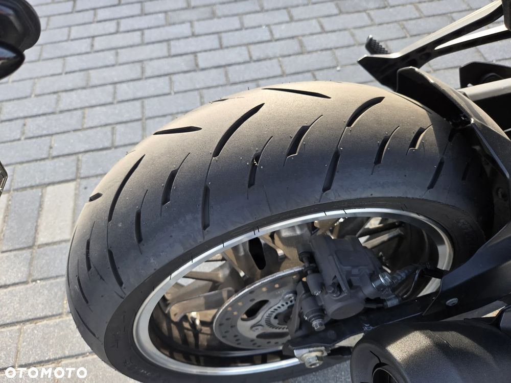 Kawasaki Z 900 RS - 11