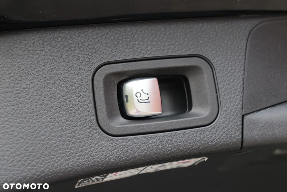 Mercedes-Benz Klasa C 220 d 9G-TRONIC Edition 19 - 34