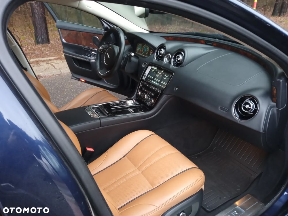 Jaguar XJ 3.0 T AWD R-Sport - 15