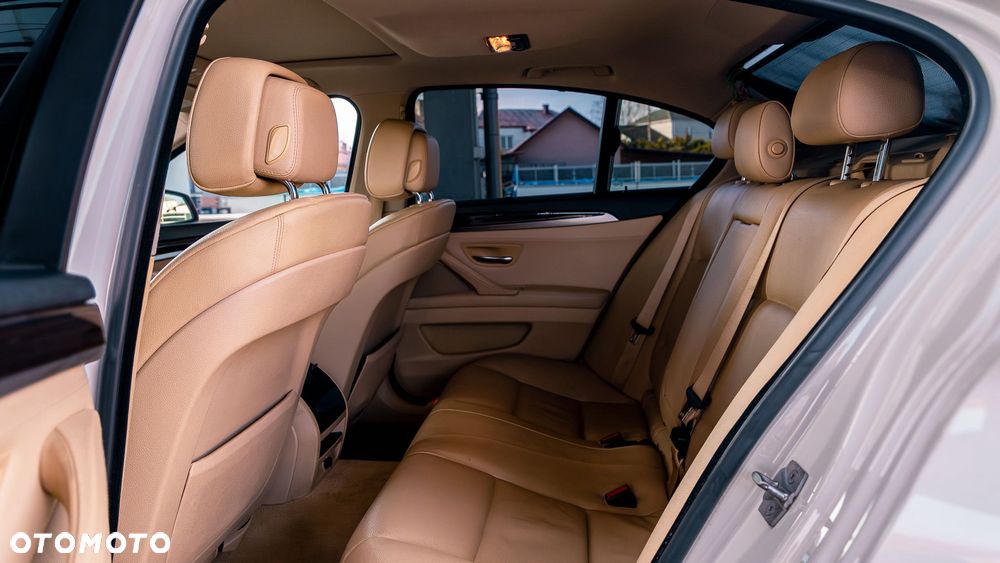 BMW Seria 5 528i - 27