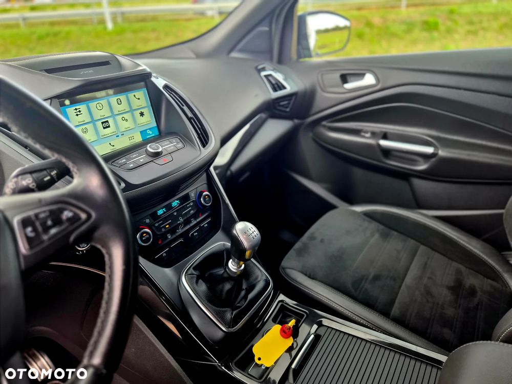 Ford Kuga 1.5 EcoBoost 2x4 ST-Line - 18