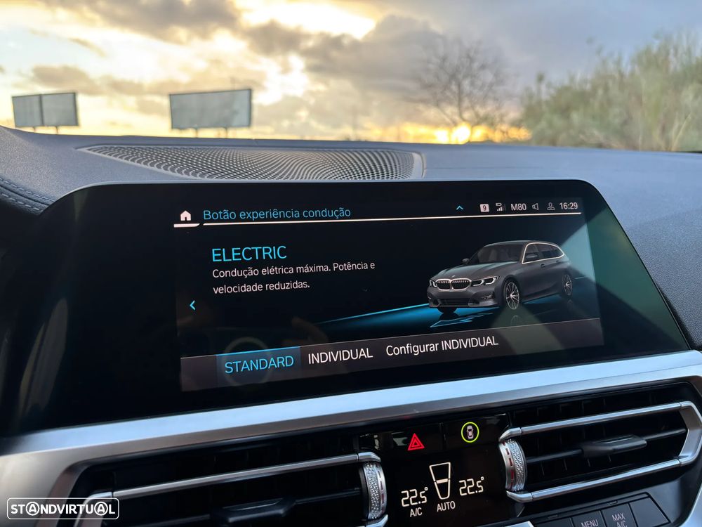 BMW 330 e Touring Line Sport Auto - 27