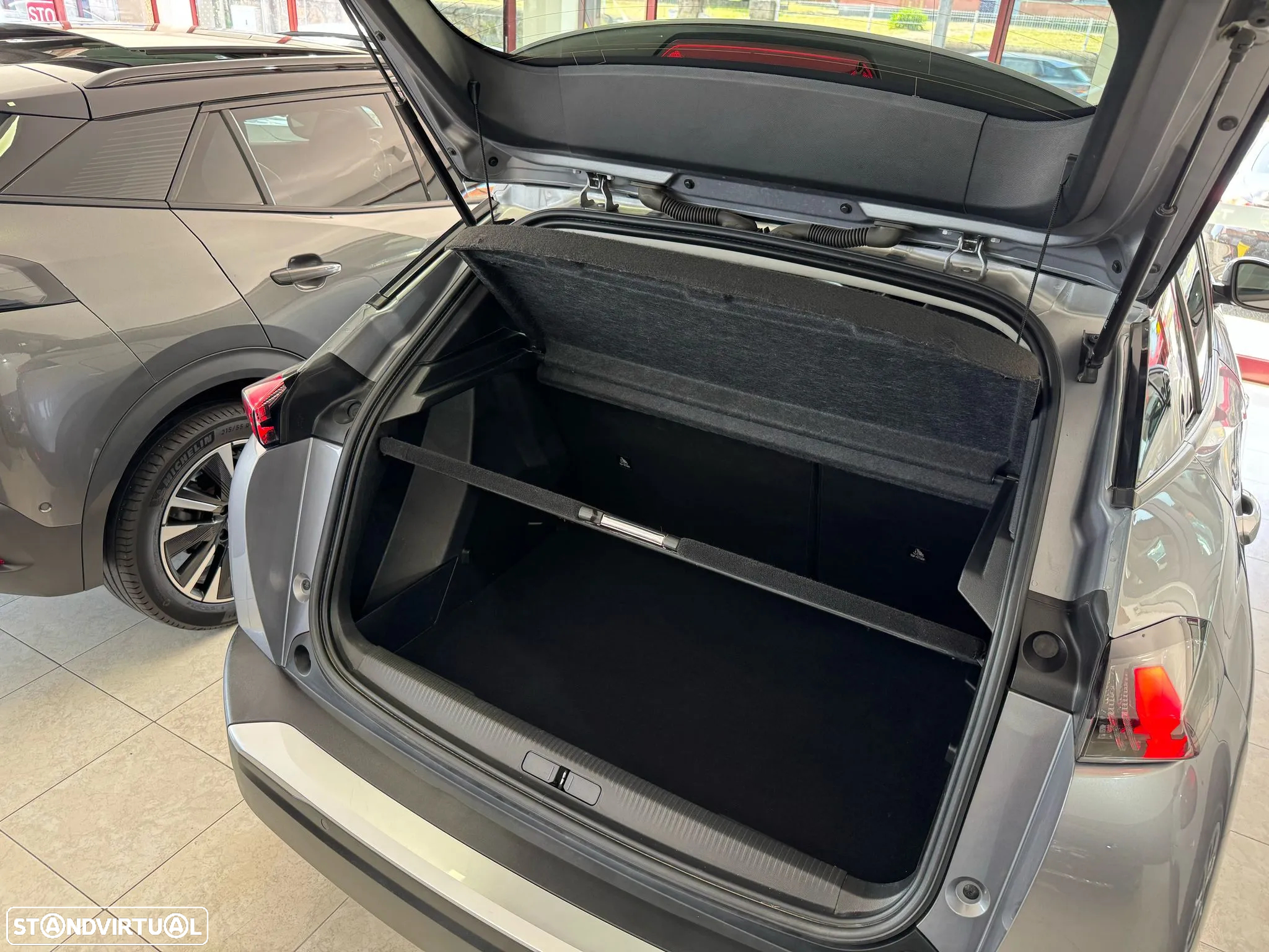 Peugeot 2008 1.5 BlueHDi Allure Pack EAT8 - 17