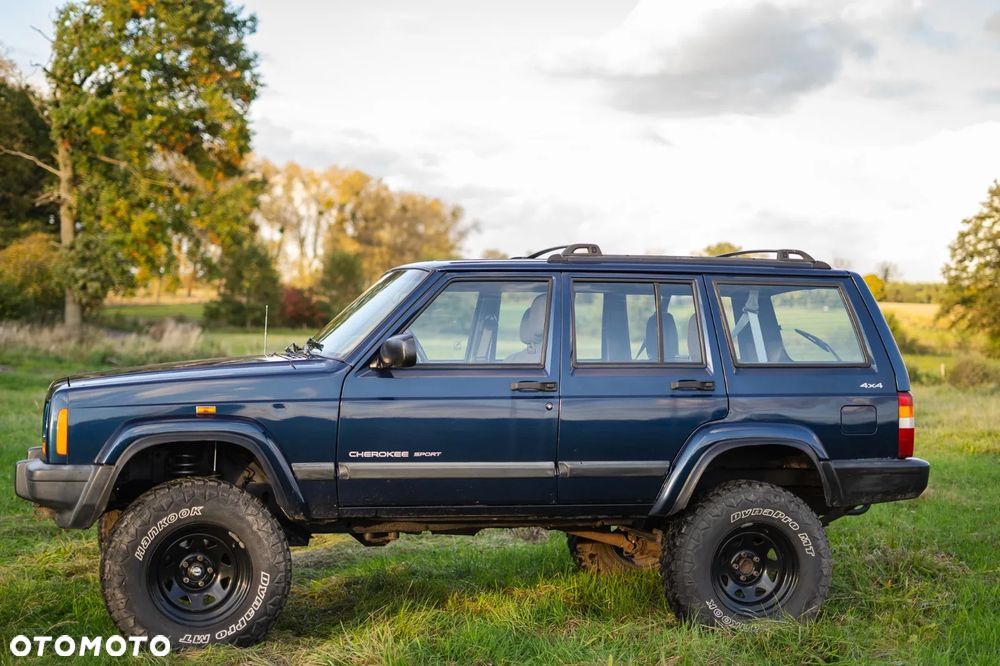 Jeep Cherokee 2.5 Sport - 14