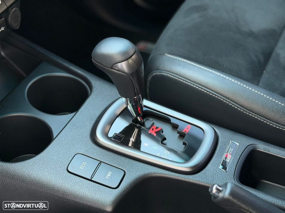 Toyota Hilux 2.8 D-4D 4WD GR Sport II - 9