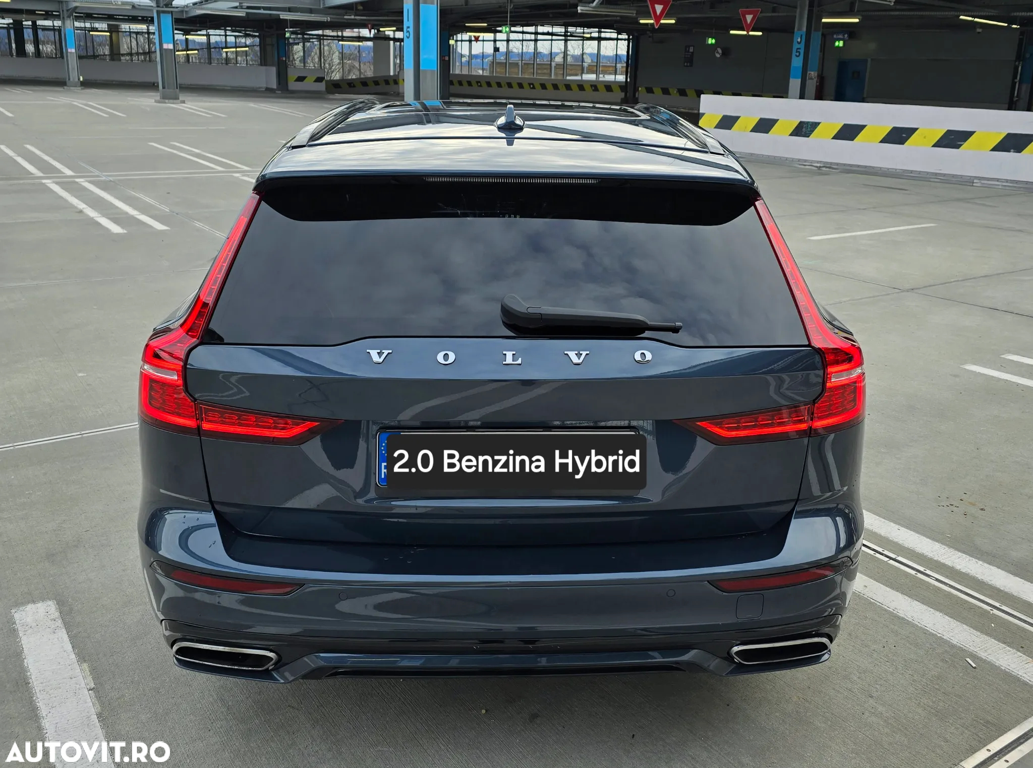 Volvo V60 T8 AWD Twin Engine Geartronic R-Design - 5