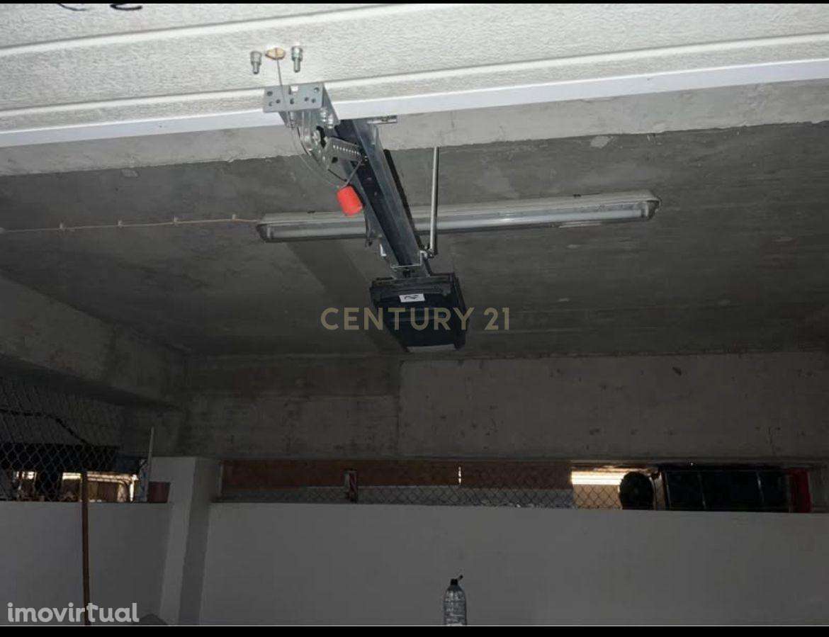 NÃO PERCA ESTA GRANDE OPORTUNIDADE!  GARAGEM EM BOX DE GRANDES DIMENSÕ - Grande imagem: 5/6