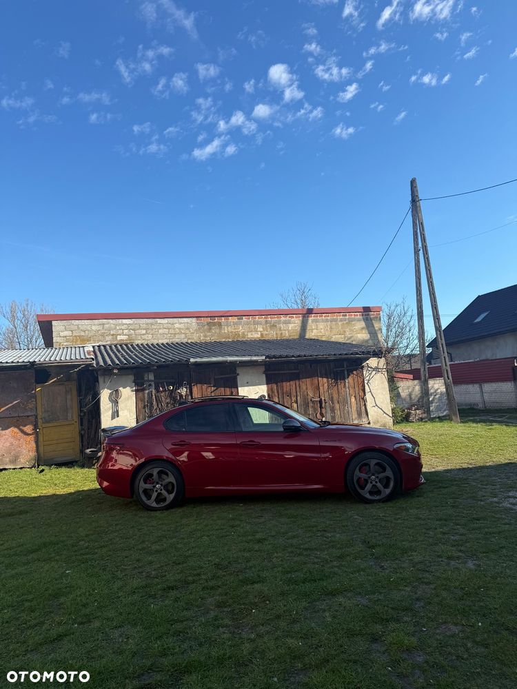 Alfa Romeo Giulia 2.0 Turbo 16V AT8-Q4 Veloce Ti - 4