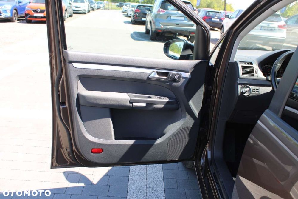 Volkswagen Touran - 17