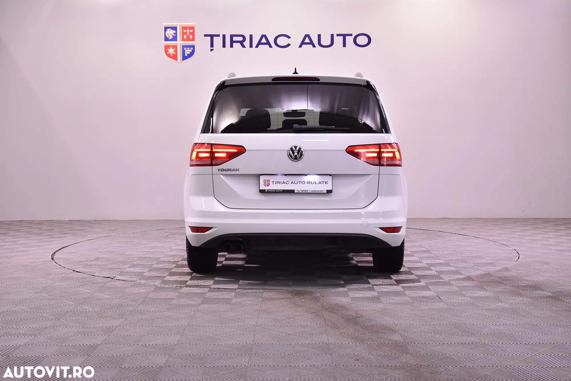 Volkswagen Touran - 4