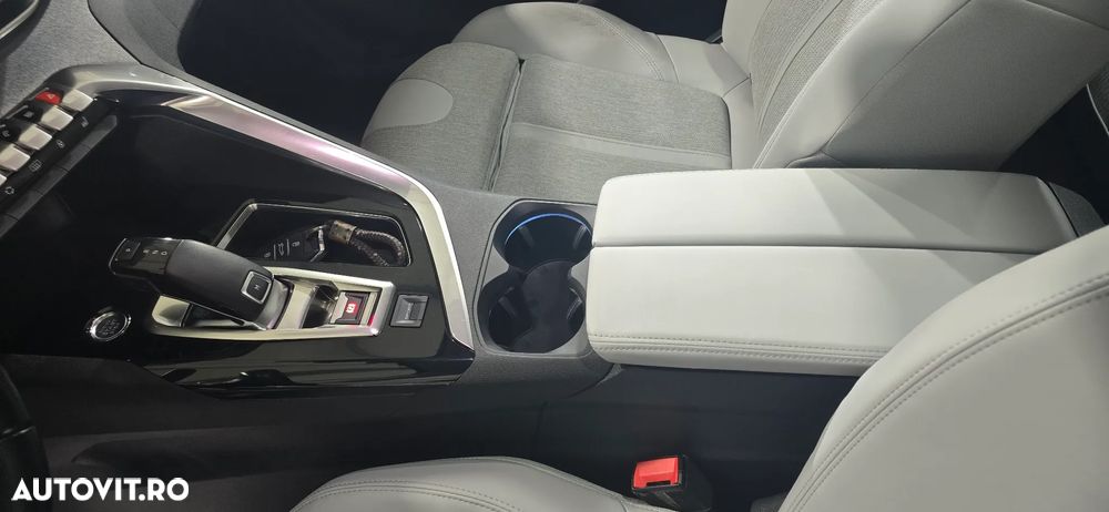 Peugeot 3008 1.2 PureTech 130 EAT8 Allure Pack - 12