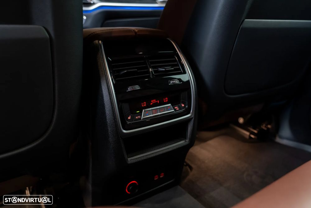 BMW X7 40 d xDrive Pack M - 42