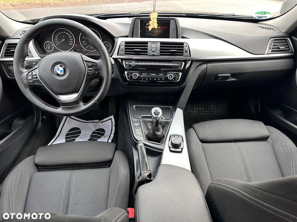 BMW Seria 3 320d Sport Line - 25