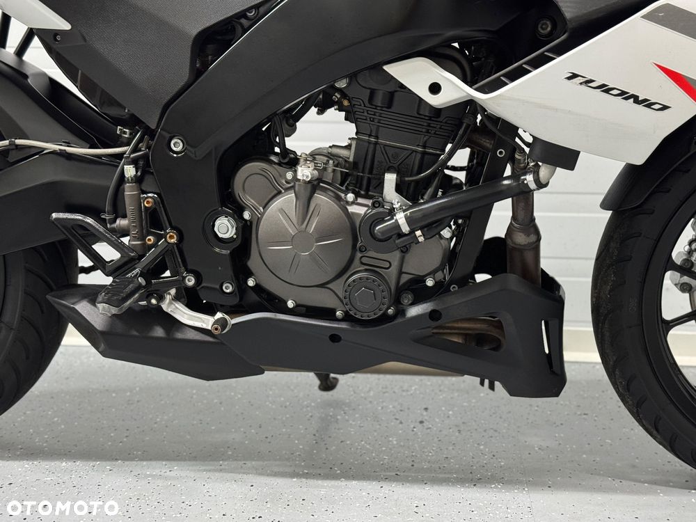 Aprilia Tuono - 10
