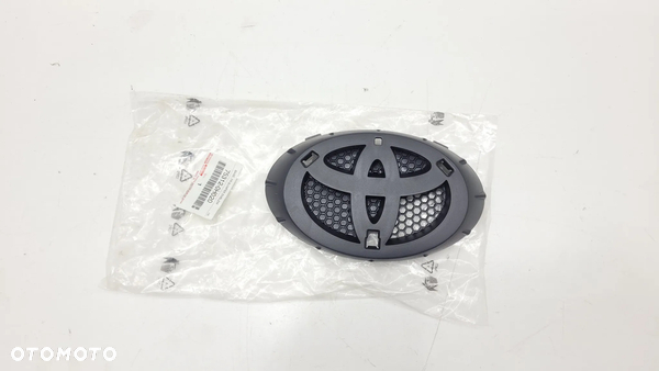 TOYOTA AYGO II PODKŁADKA POD EMBLEMAT PRZÓD