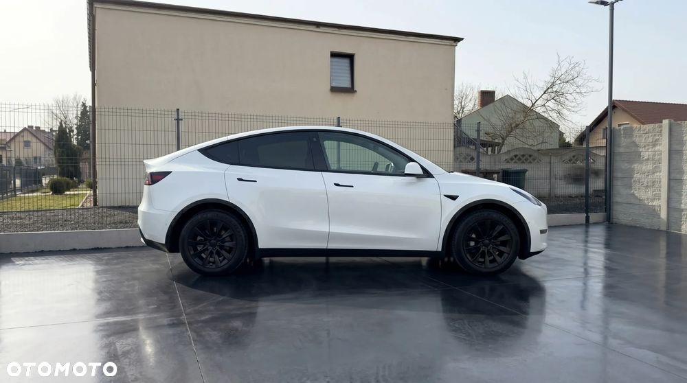 Tesla Model Y - 13