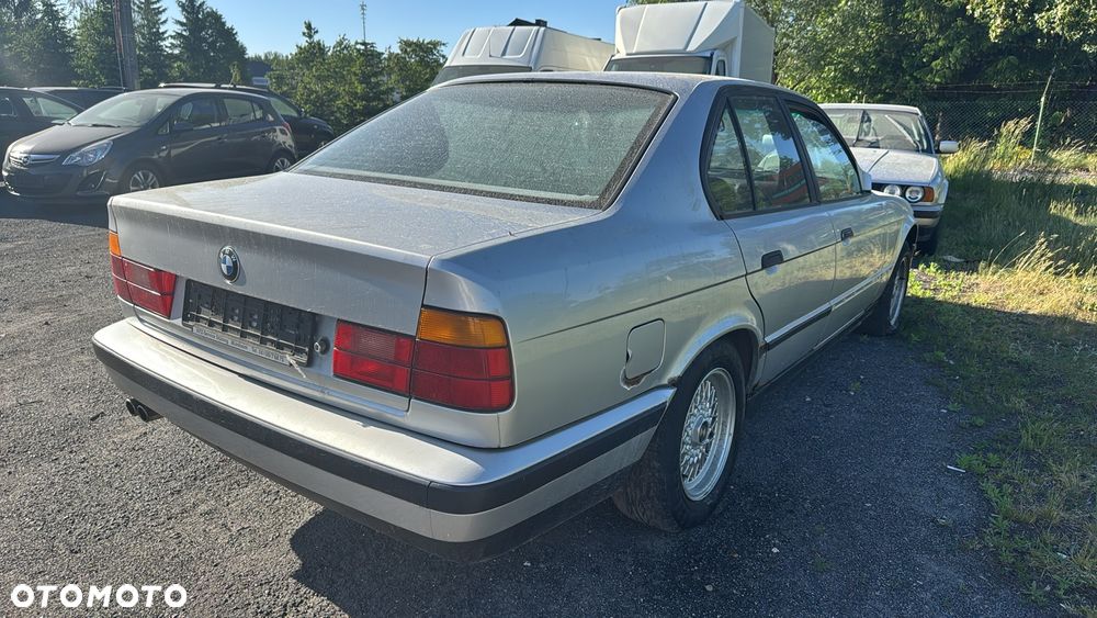 BMW Seria 5 525i - 6