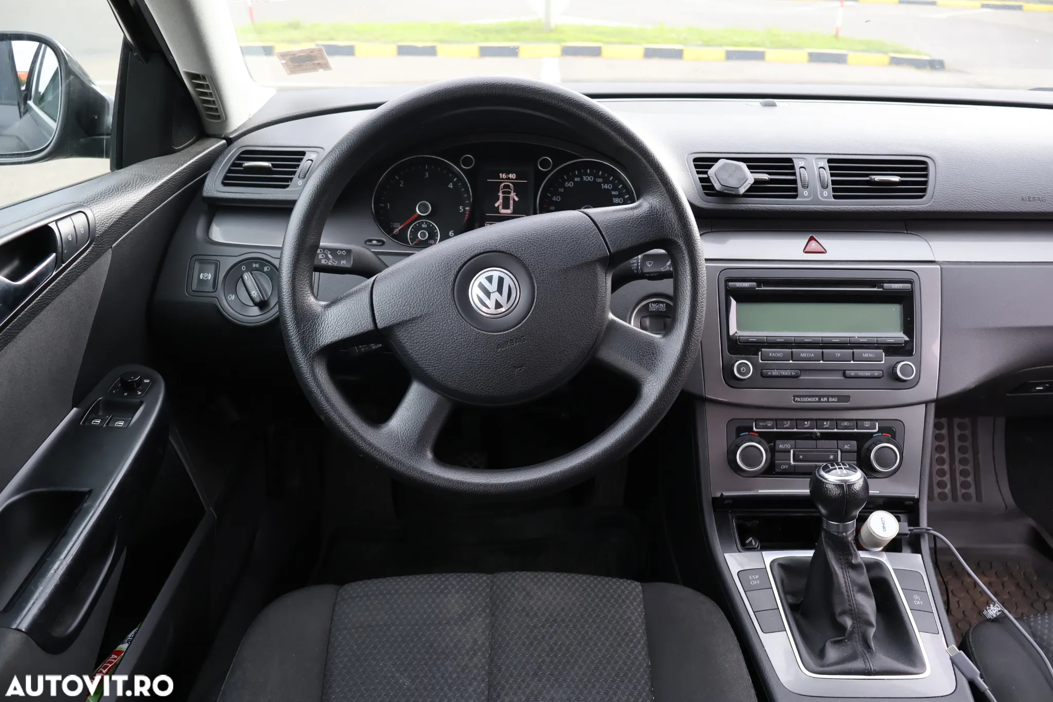 Volkswagen Passat Variant 1.6 TDI DPF BlueMotion Technology Trendline - 11