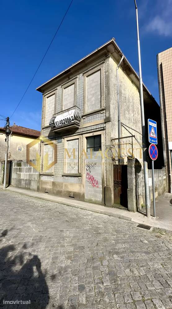 Moradia Independente com Terreno em Zona Central de São Mamede Infesta - Grande imagem: 2/35