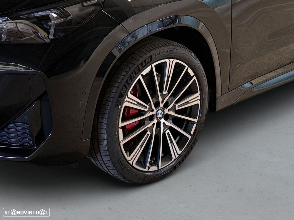 BMW iX1 eDrive20 Pack Desportivo M Pro - 7