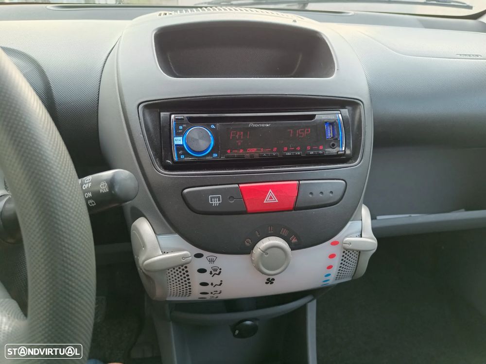 Peugeot 107 1.0 Urban Style - 11