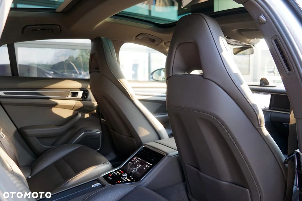 Porsche Panamera 4 E-Hybrid - 29
