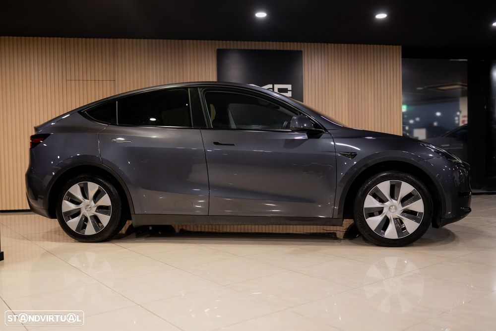 Tesla Model Y RWD - 5