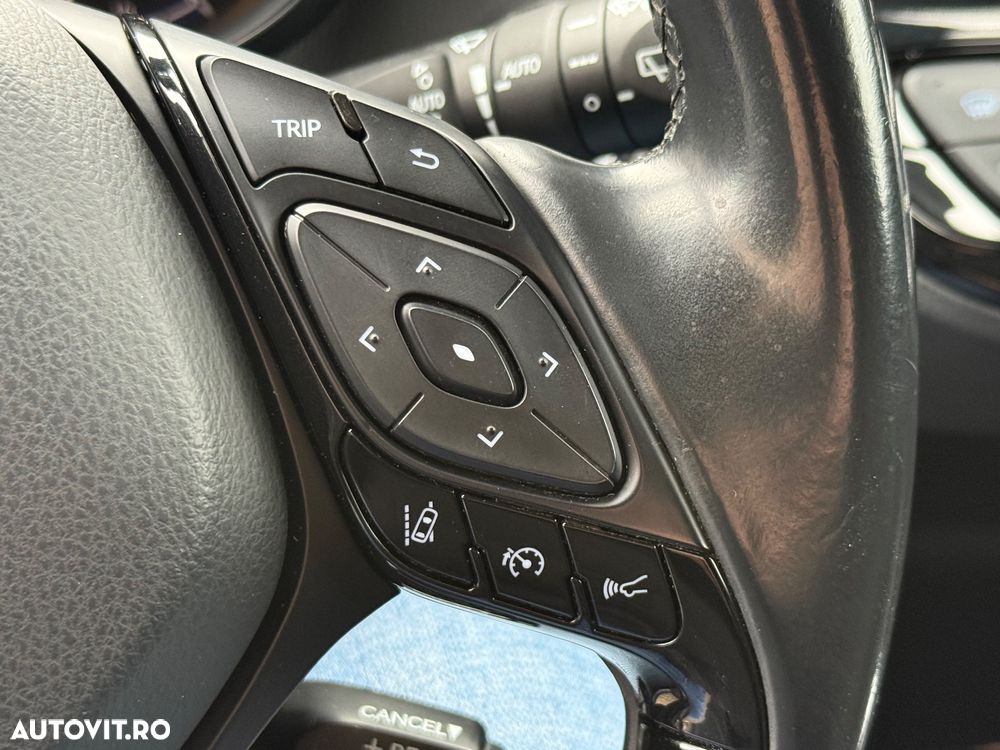 Toyota C-HR Hybrid Style Selection - 16