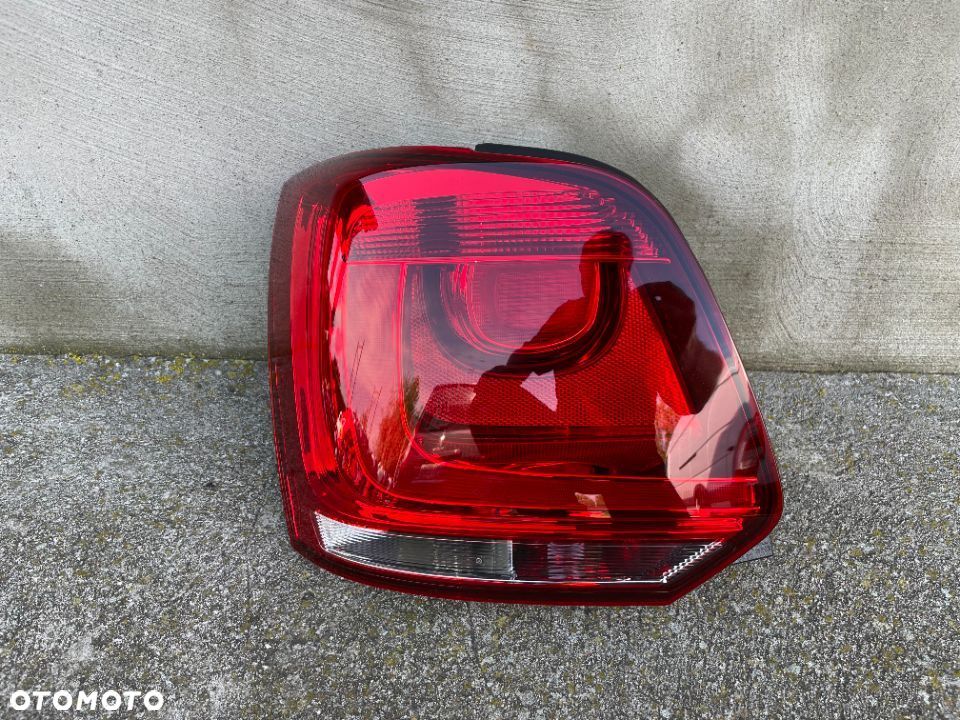 LAMPA TYLNA LEWA VW POLO 6R0 2009-2014 - NOWA - 1