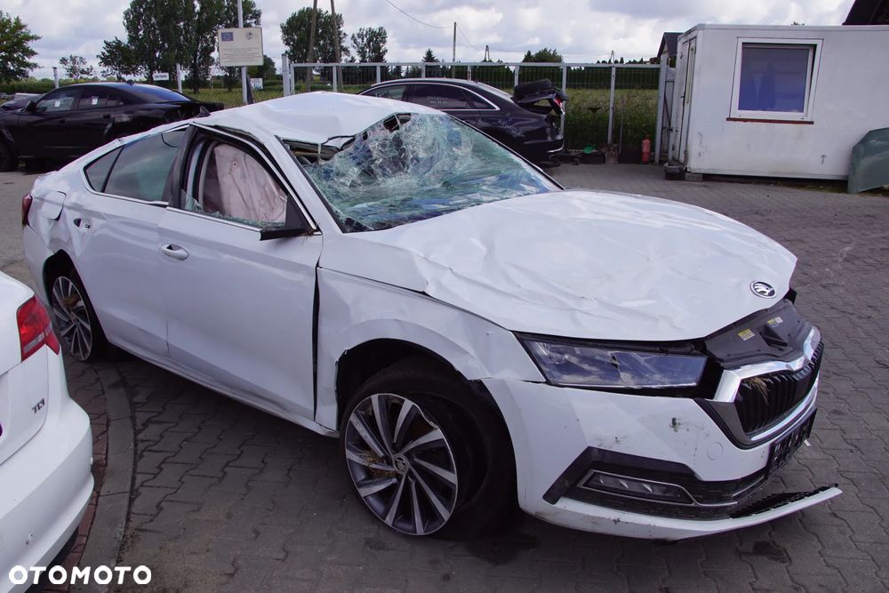 Auto na części - Skoda Octavia IV 2.0 TDI 150 KM DTTC VCW LS9R 2023R Silnik Skrzynia Drzwi Błotnik Lampa Lusterko Klamka Szyba Deska Kokpit Sterownik Moduł Czujnik Licznik Wyświetlacz Panel Kierownica - 9