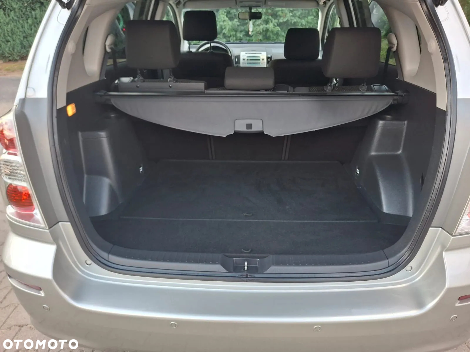 Toyota Corolla Verso 1.8 Premium + - 16