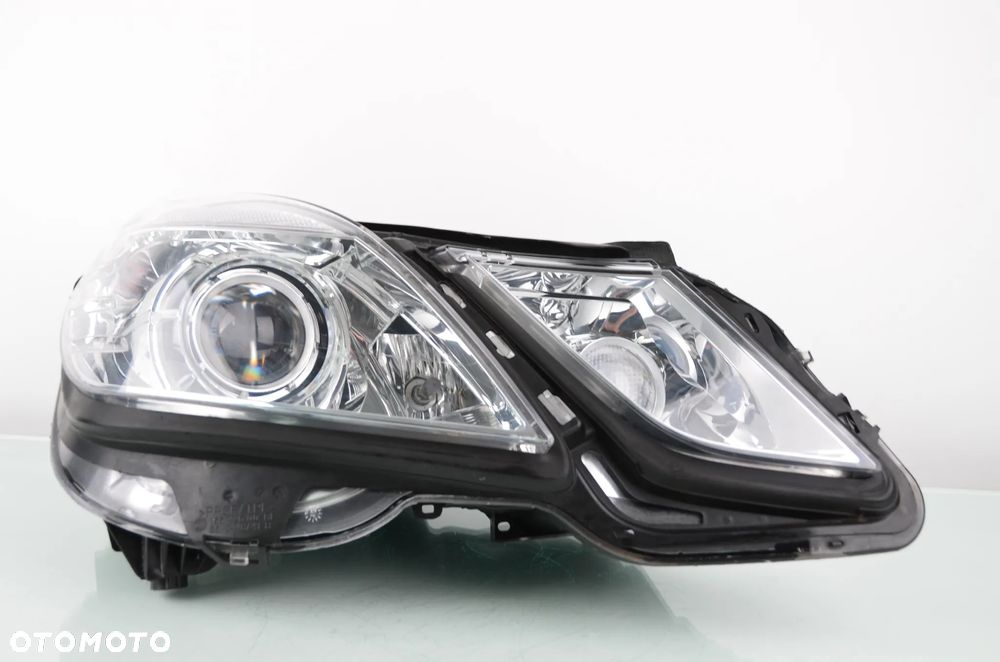 MERCEDES E-KLASA W212 XENON SM SKRĘTNY A2128205861KZ PRAWA Przedni Oryginał - 1