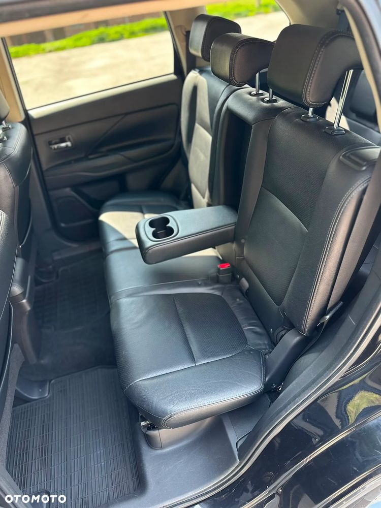 Mitsubishi Outlander 2.2 DID Instyle Navi 4WD - 23