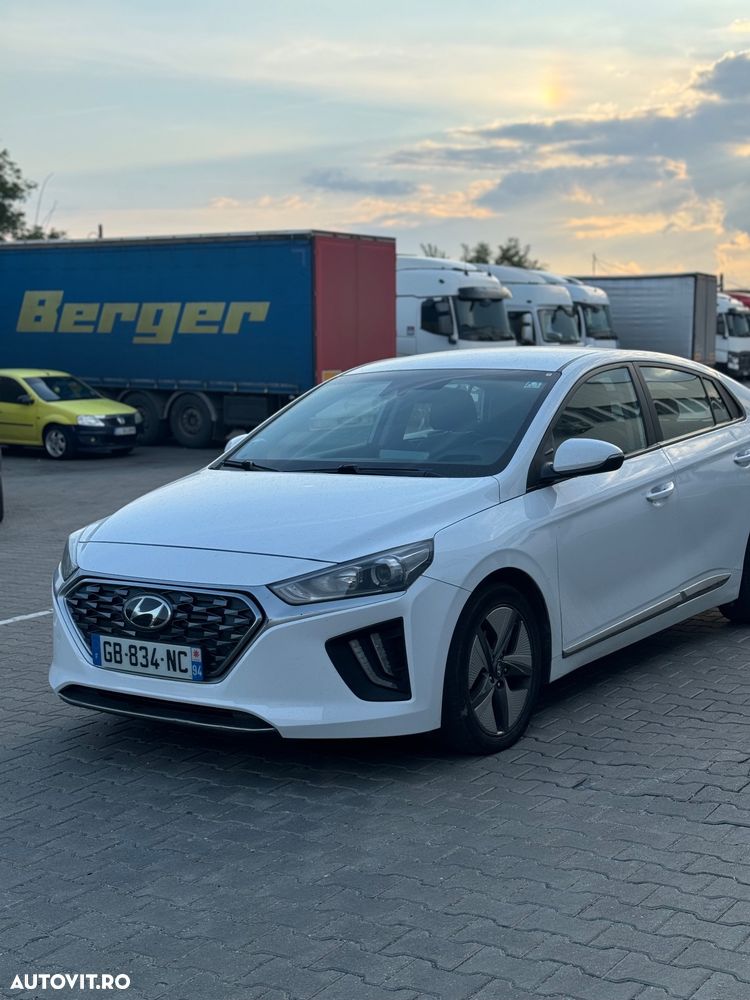 Hyundai IONIQ - 3