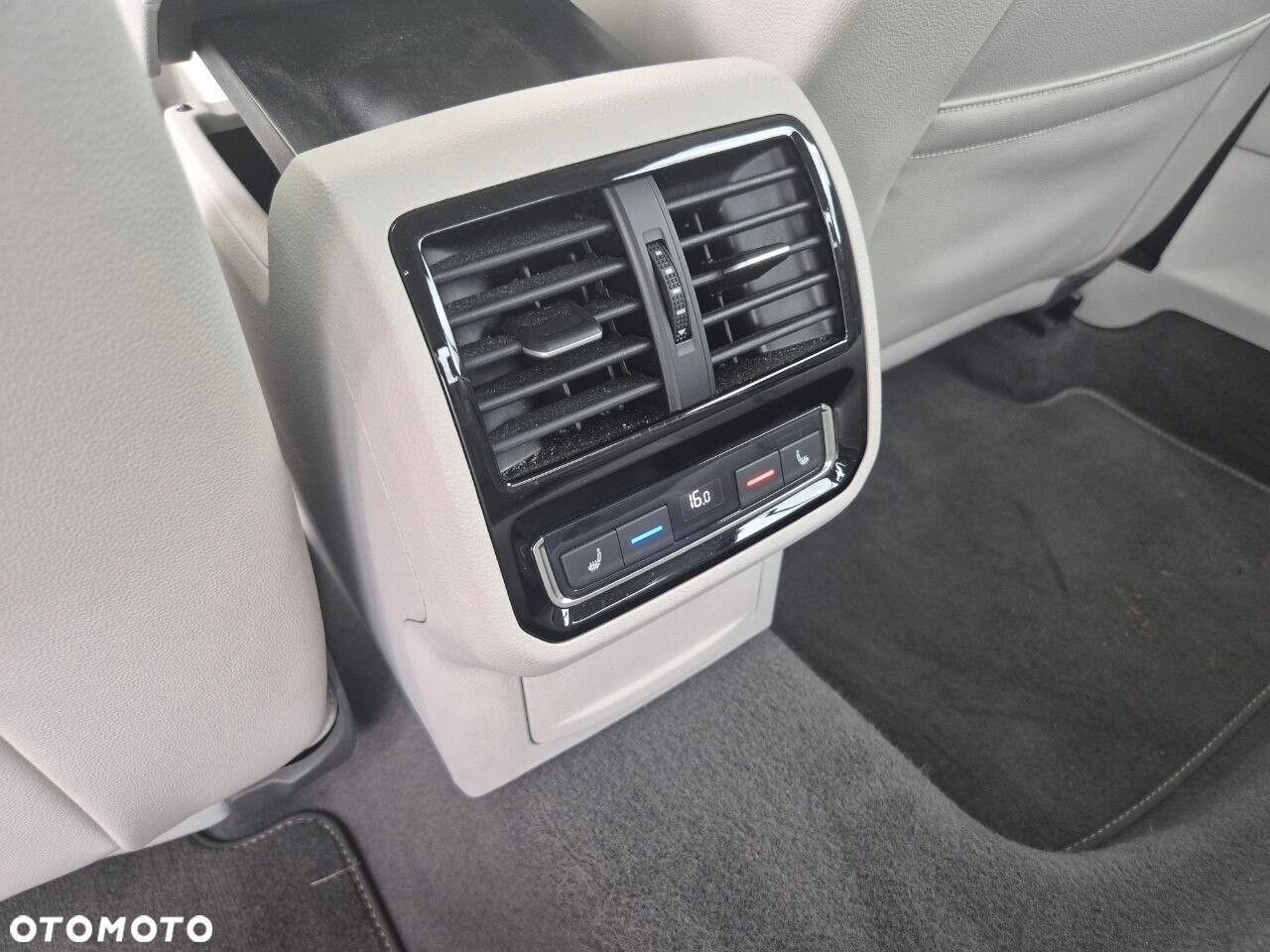 Volkswagen Passat 2.0 TDI Bi-Turbo BMT 4Mot Highline DSG - 20