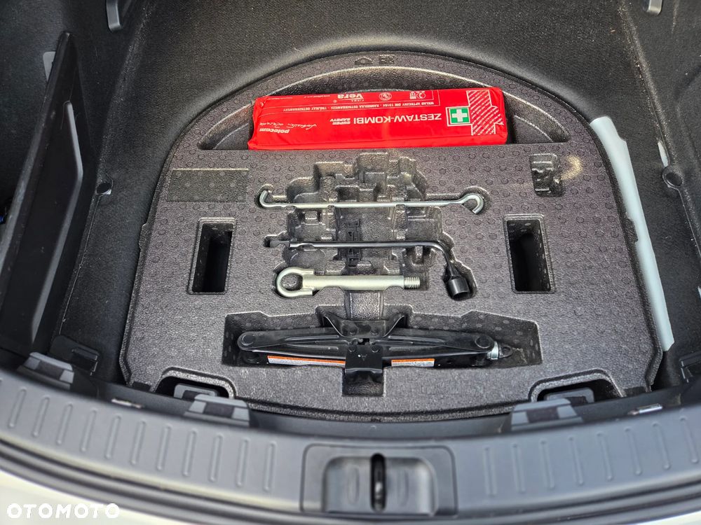 Toyota Corolla 2.0 Hybrid Style - 32