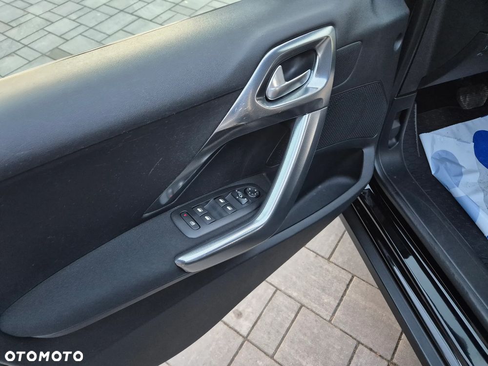 Peugeot 2008 PureTech 110 GPF Stop&Start EAT6 Allure - 12