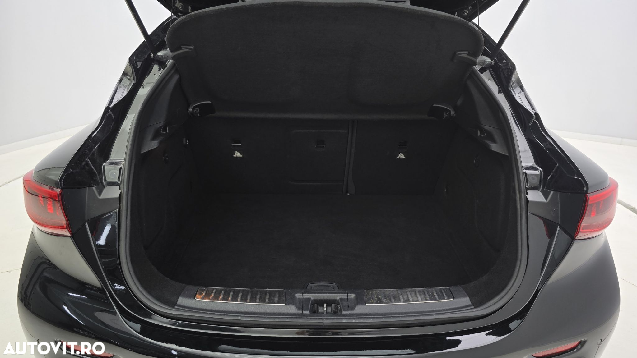 Infiniti Q30 - 25