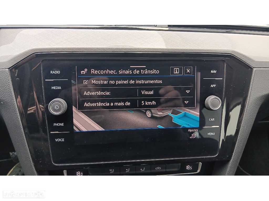 VW Passat Variant 2.0 TDi Business DSG - 17