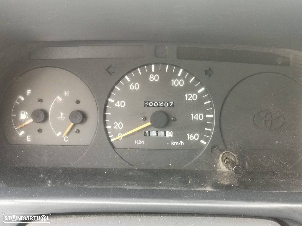 Toyota HiAce - 6