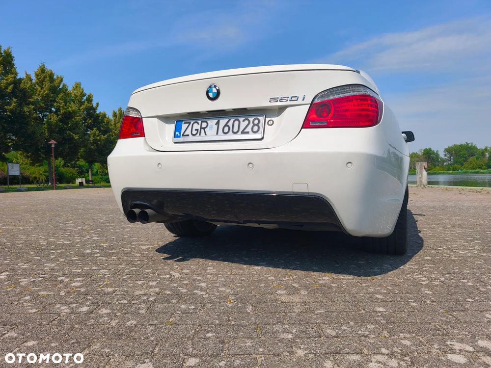 BMW Seria 5 550i - 25