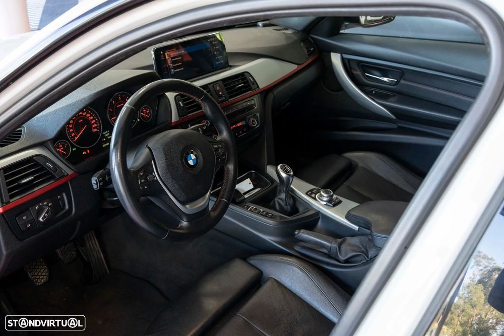 BMW 320 d Blue Performance Sport Line - 23