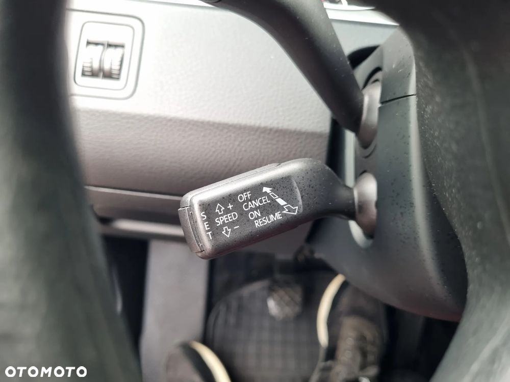 Volkswagen Passat 1.6 TDI DPF BlueMot Comfortline - 17