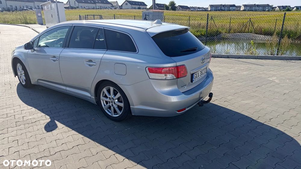 Toyota Avensis 1.8 Sol NAVI - 2